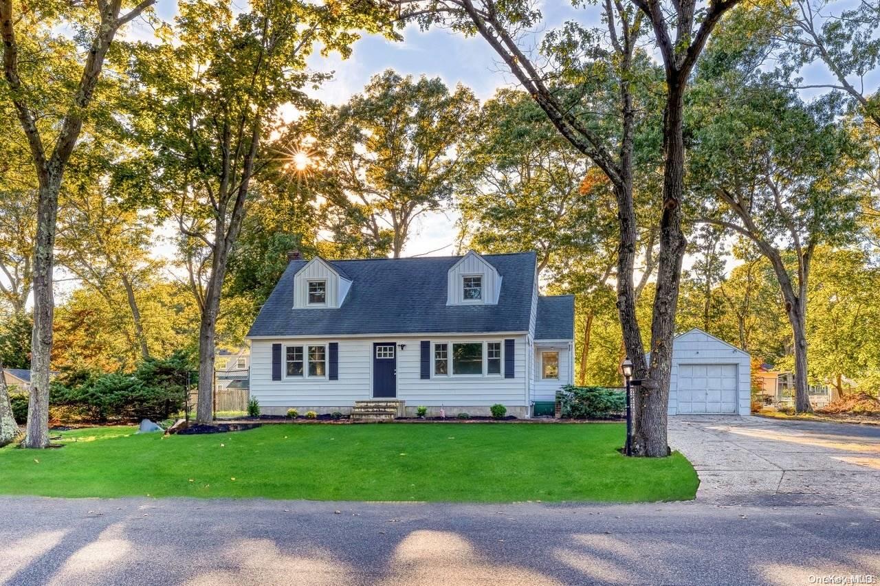 122 Mcgaw Avenue, Lake Grove, NY 11755