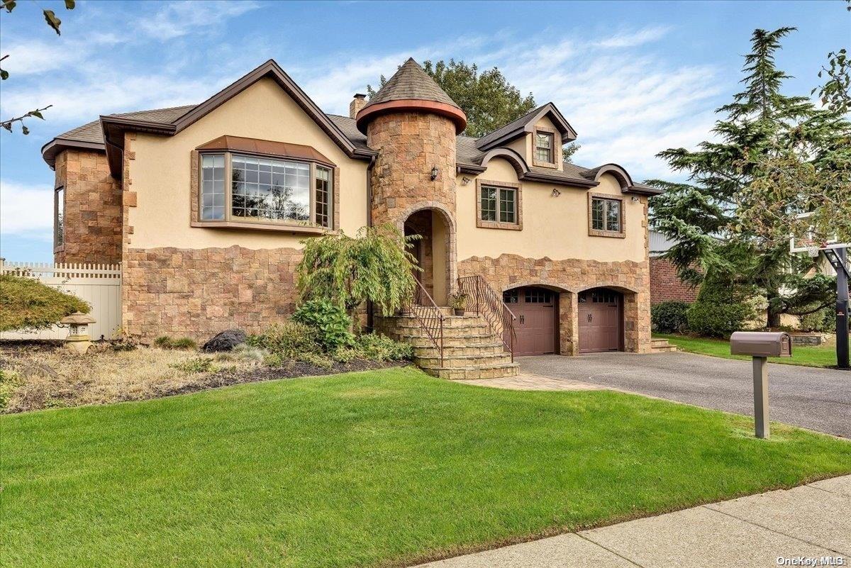 12 Herkimer Avenue, Jericho, NY 11753