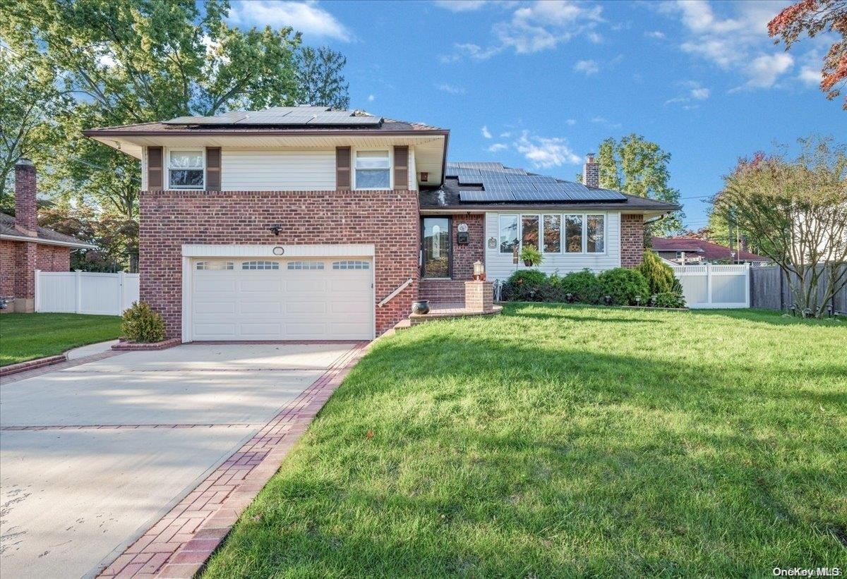 517 Queen Street, Westbury, NY 11590