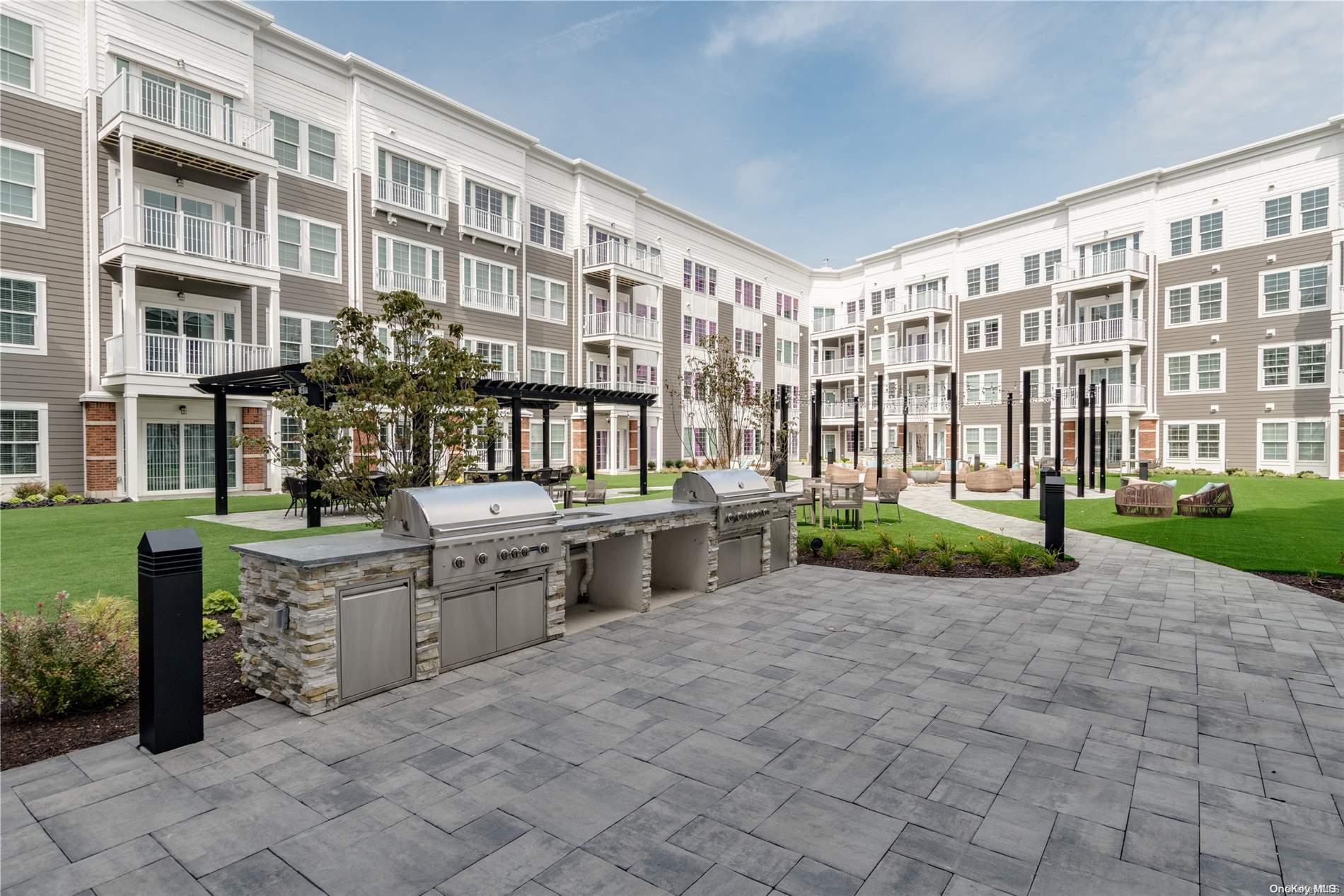 75 E Hoffman Avenue # 2008, Lindenhurst, NY 11757