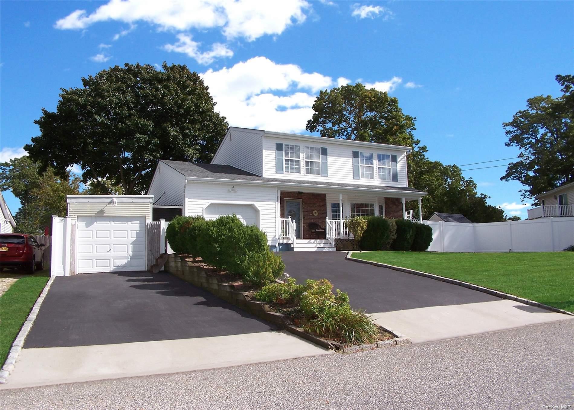 11 Linden Street, Ronkonkoma, NY 11779