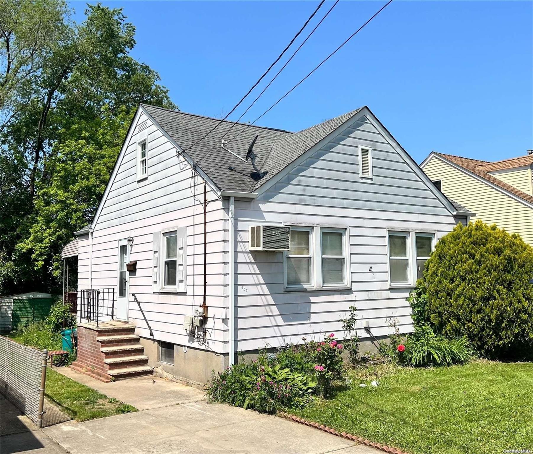 957 N 7th Street, New Hyde Park, NY 11040