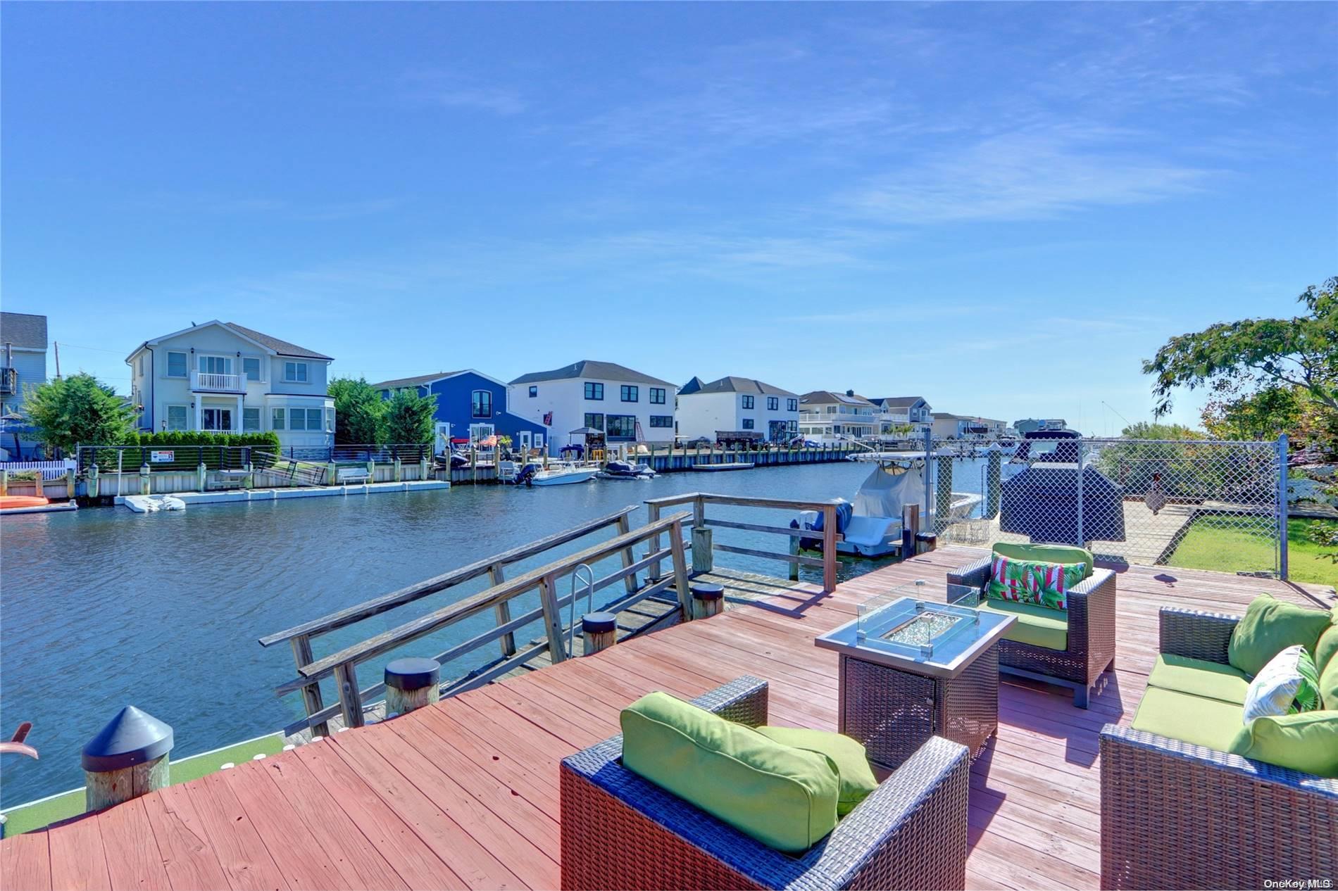 35 S Forest Avenue S, Massapequa, NY 11758