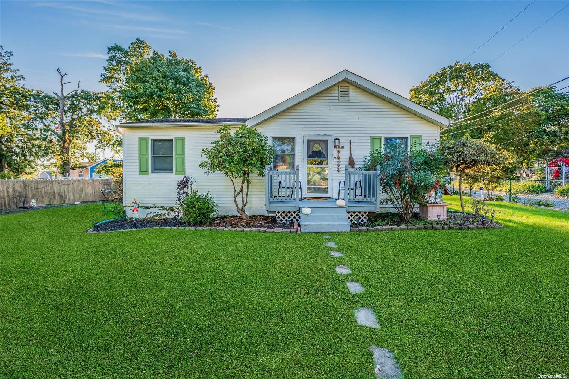 218 N 7th Street, Ronkonkoma, NY 11779