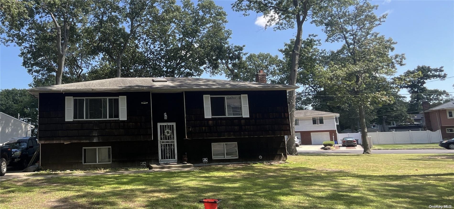 191 Albany Avenue, West Babylon, NY 11704