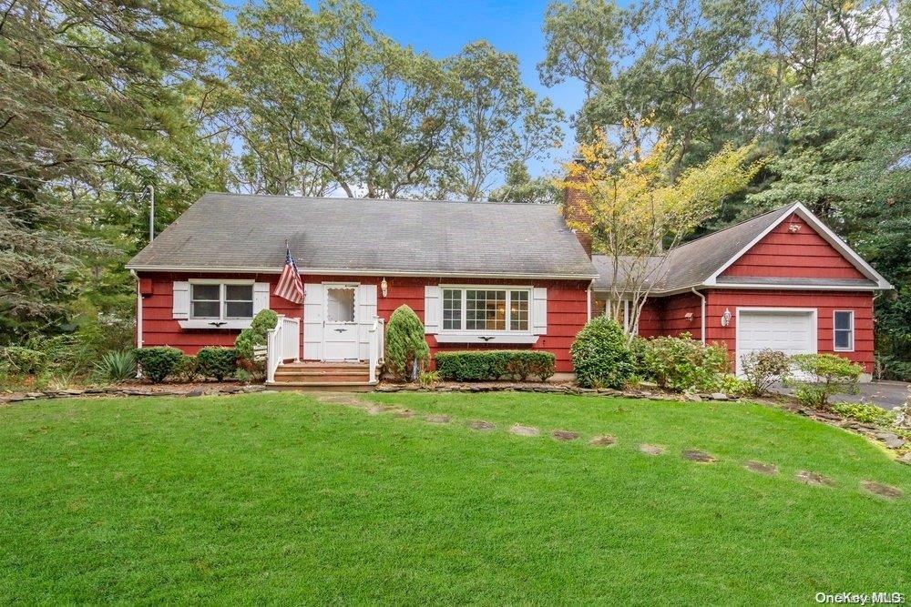 243 Waterford Road, Oakdale, NY 11769