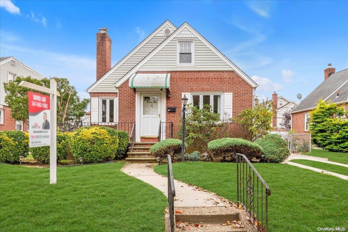 22 Evergreen Lane, New Hyde Park, NY 11040