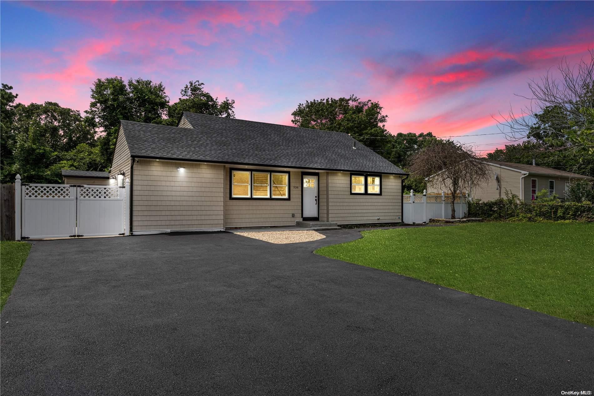 536 N Macdonald Avenue, Bellport, NY 11713