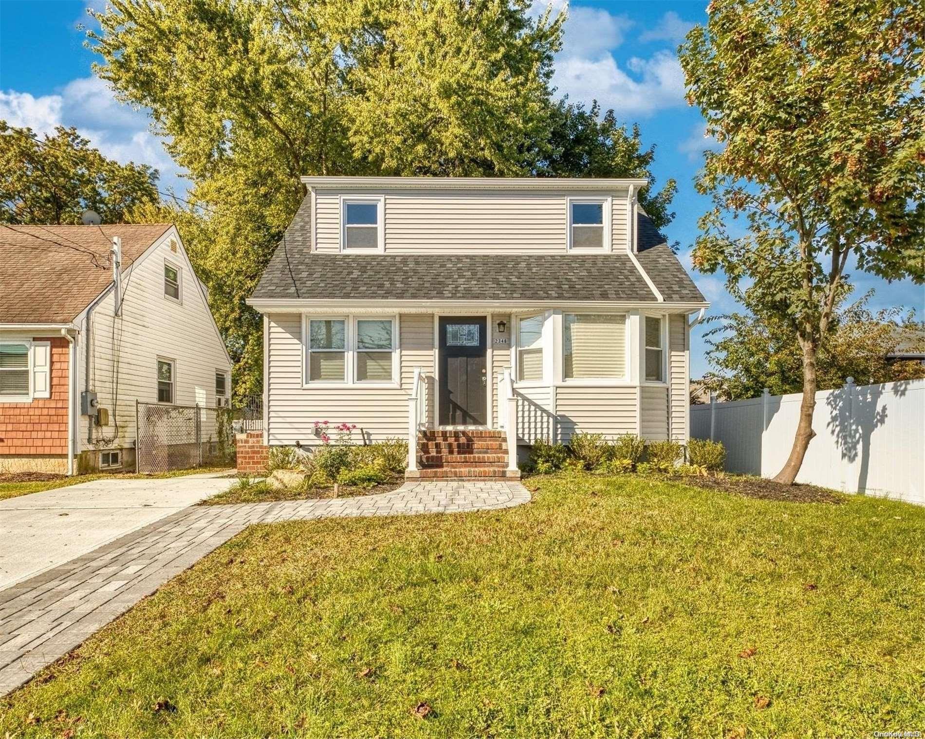 2346 S Seamans Neck Road, Seaford, NY 11783