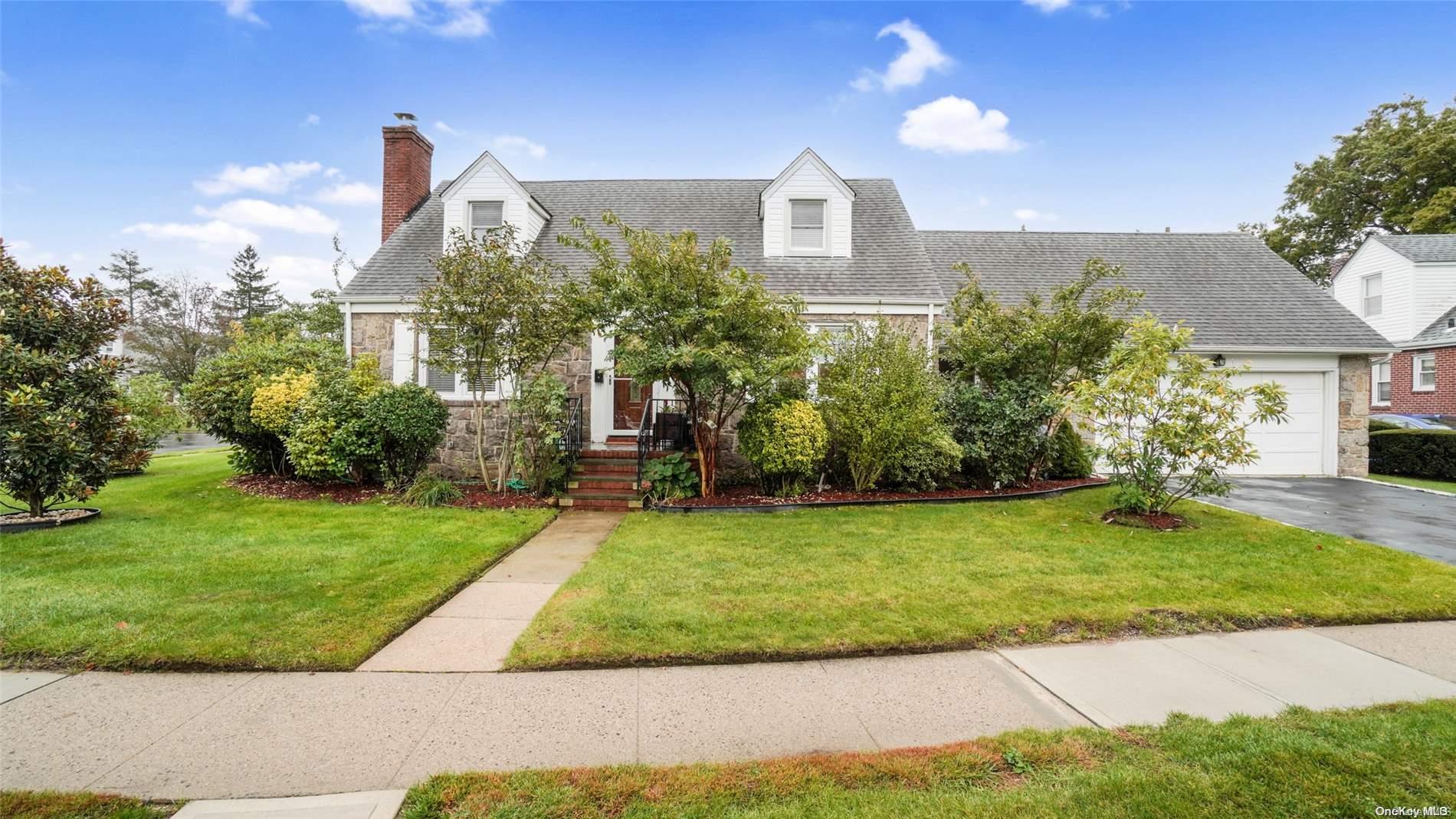 104 Sylvia Lane, New Hyde Park, NY 11040