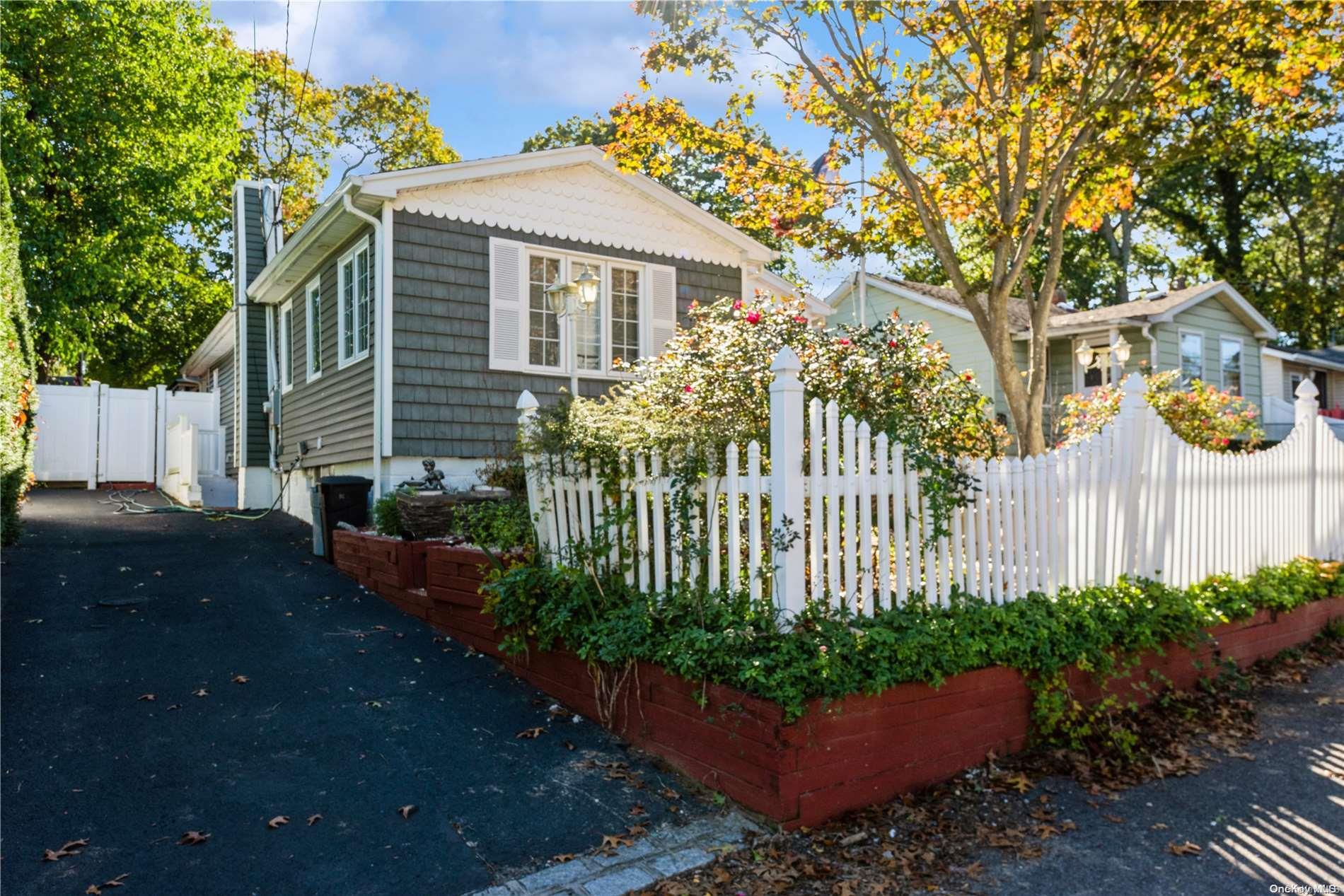 90 Eastview Road, Ronkonkoma, NY 11779