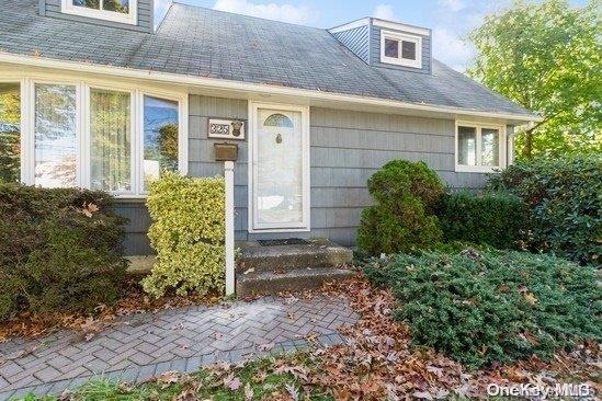 325 2nd Avenue, Bayport, NY 11705