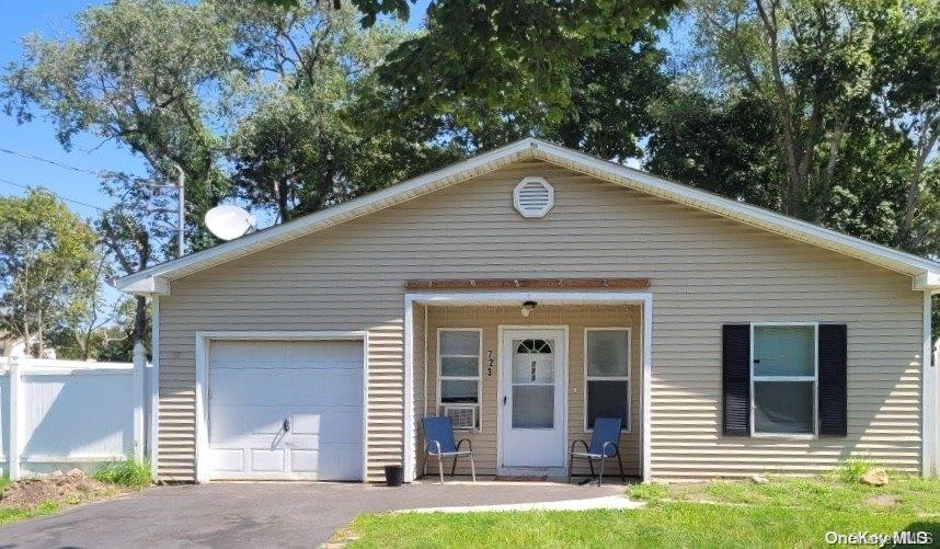 723 Macdonald Avenue, Bellport, NY 11713