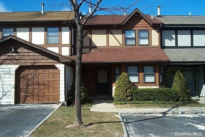 9 Cold Harbour Lane # 1, Woodbury, NY 11797