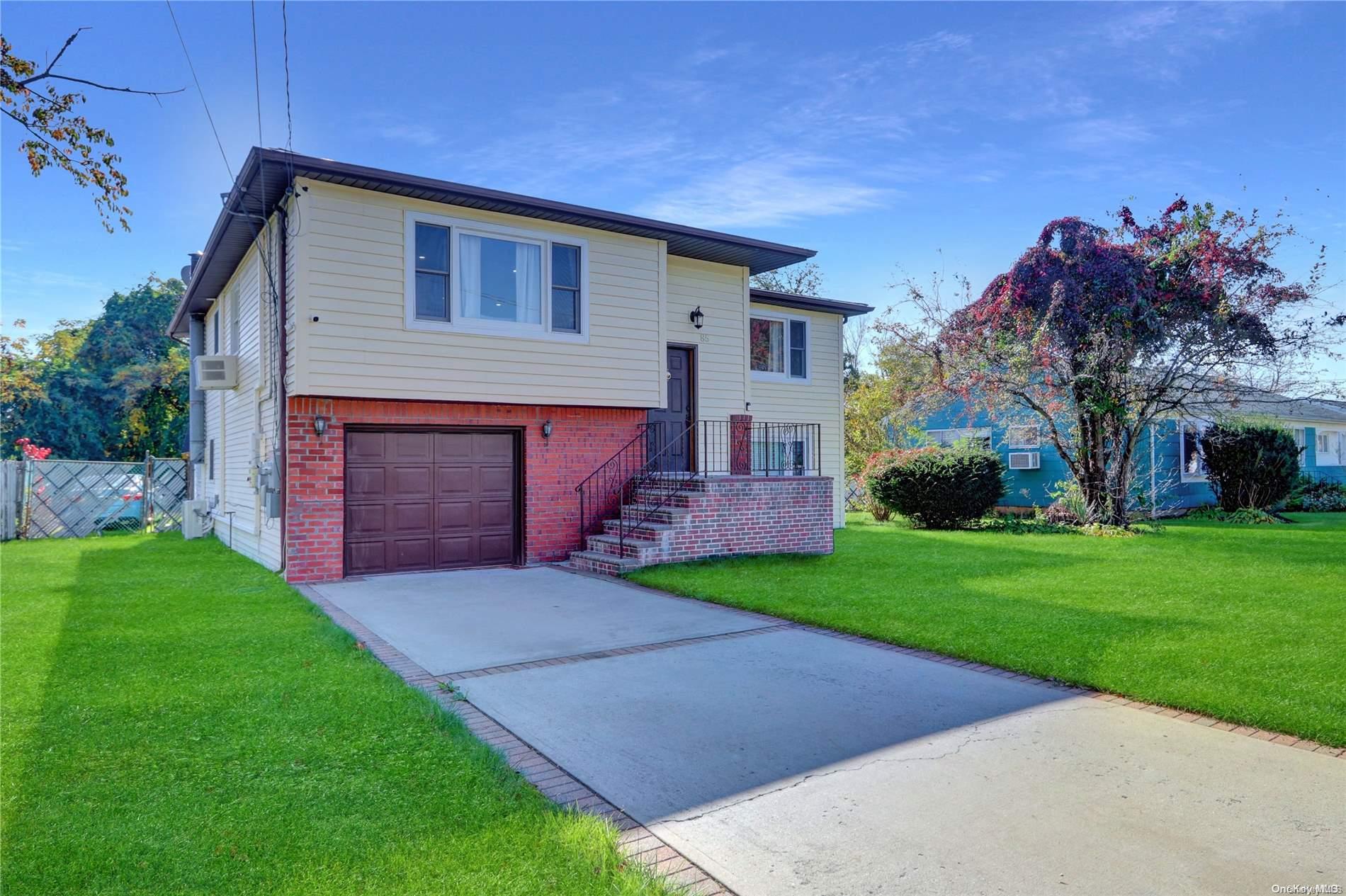 85 Roosevelt Avenue, Massapequa, NY 11758