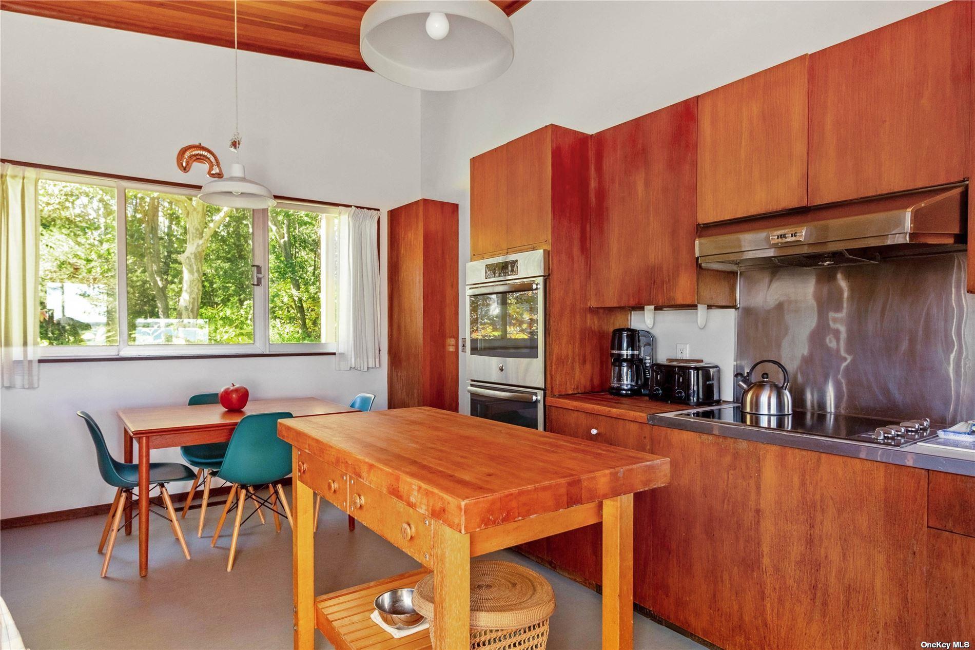 189 Old Harbor Road, New Suffolk, NY 11956