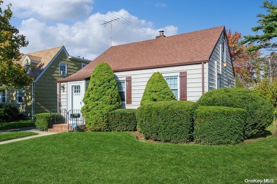 607 Hillside Avenue, New Hyde Park, NY 11040