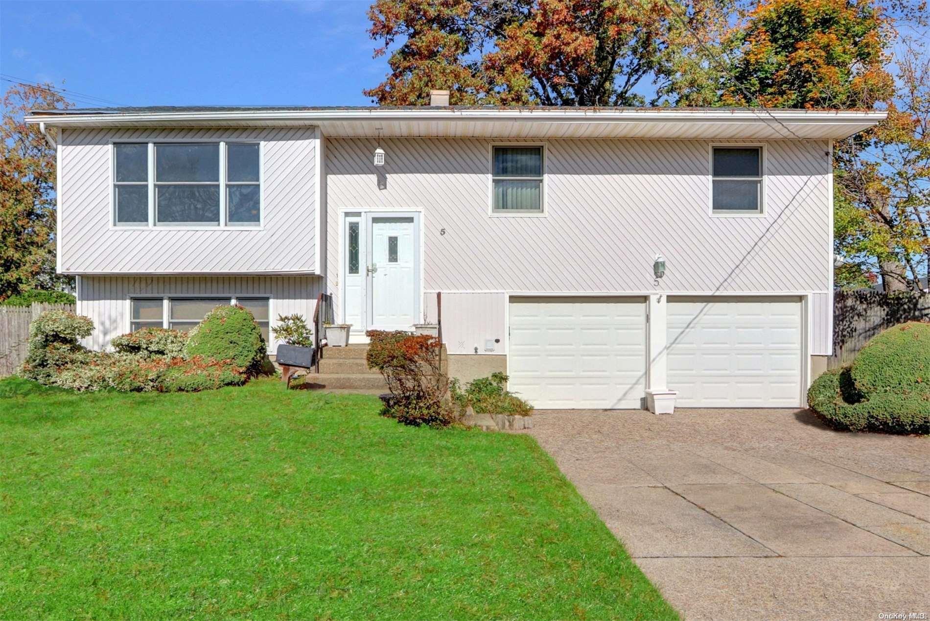 5 Grouse Drive, Brentwood, NY 11717