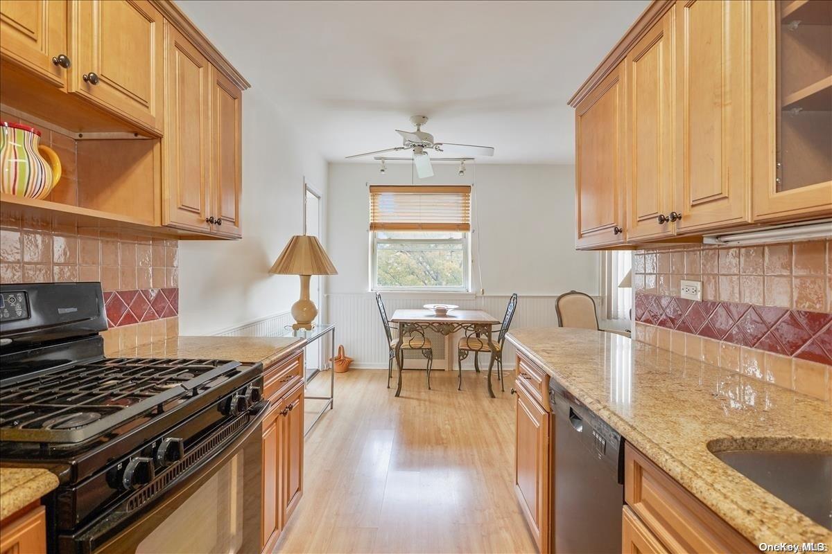 162-01 Powells Cove Blv # 3E, Beechhurst, NY 11357