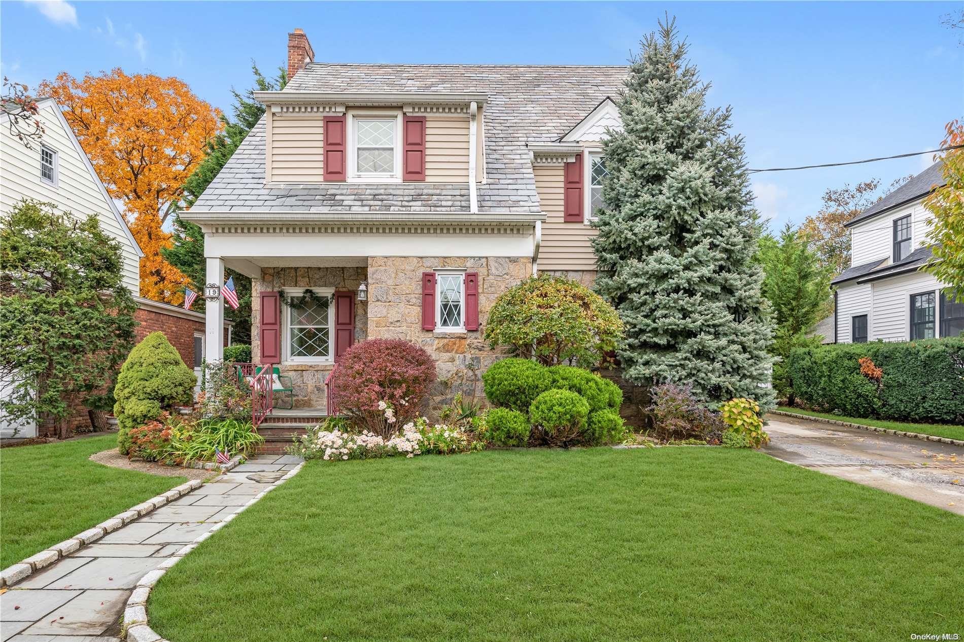 19 Purdy Court, Rockville Centre, NY 11570