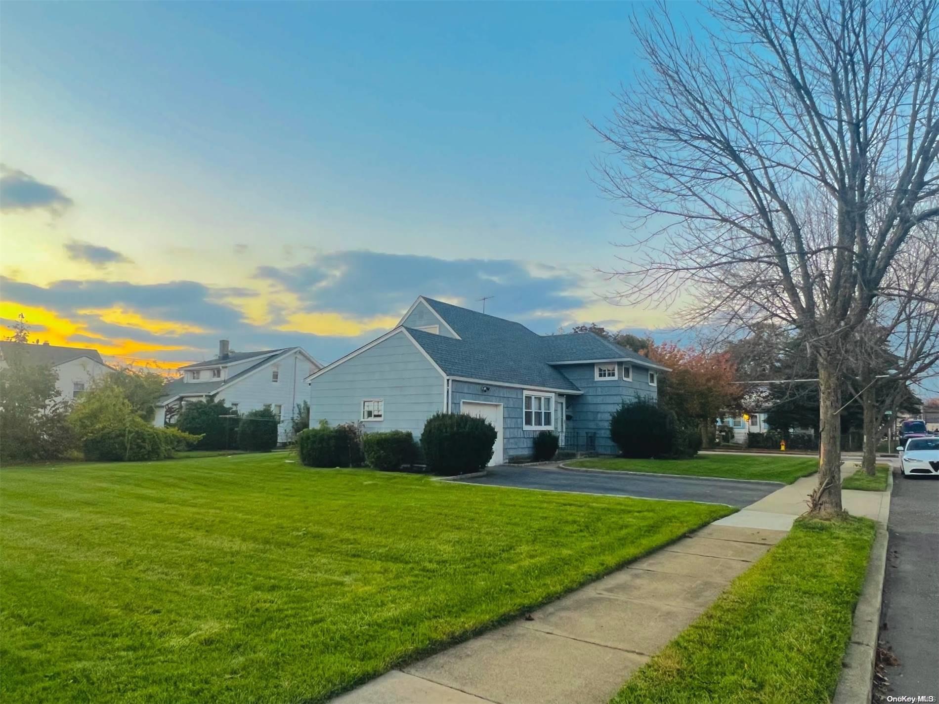 385 N Columbus Avenue, Freeport, NY 11520