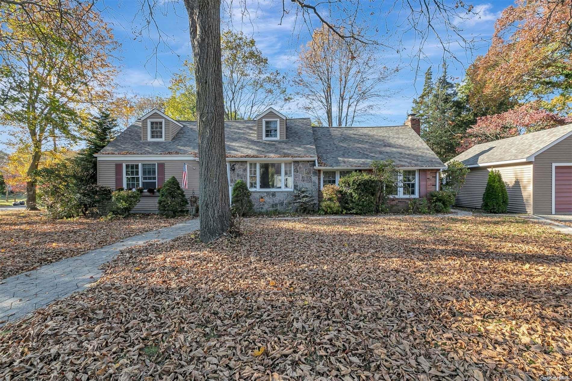 160 Avenue B, Kings Park, NY 11754