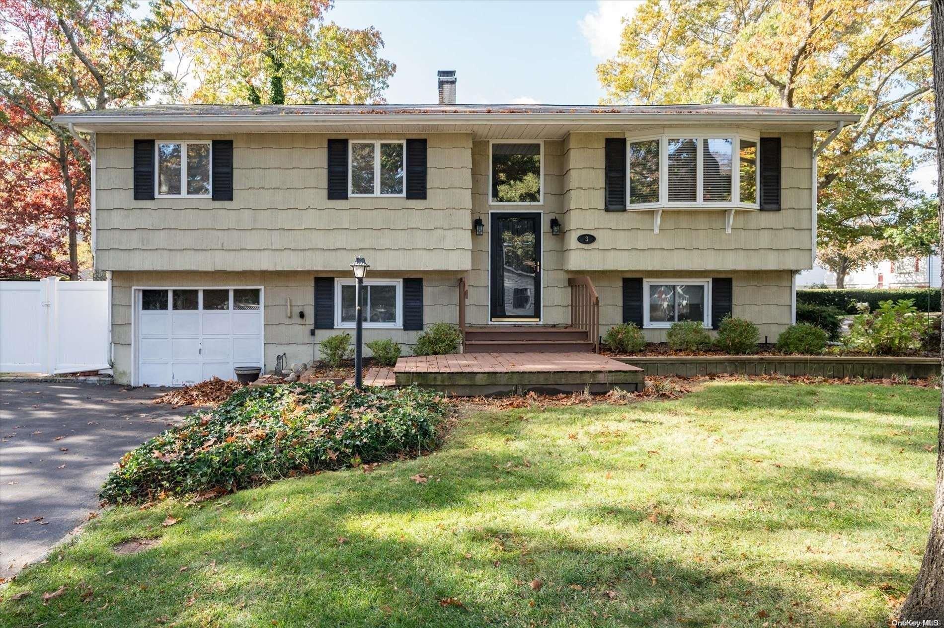 3 Livingston Street, Saint James, NY 11780