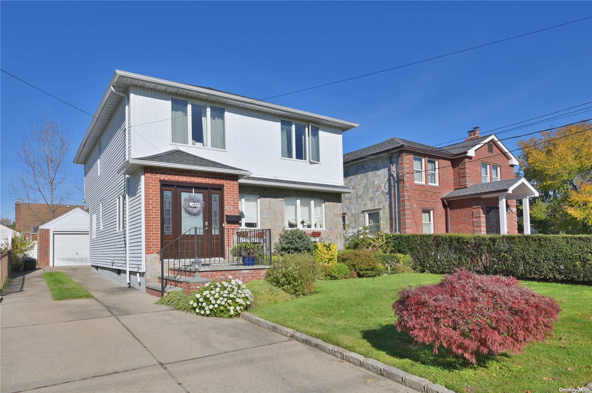 43 Oxford Street, New Hyde Park, NY 11040