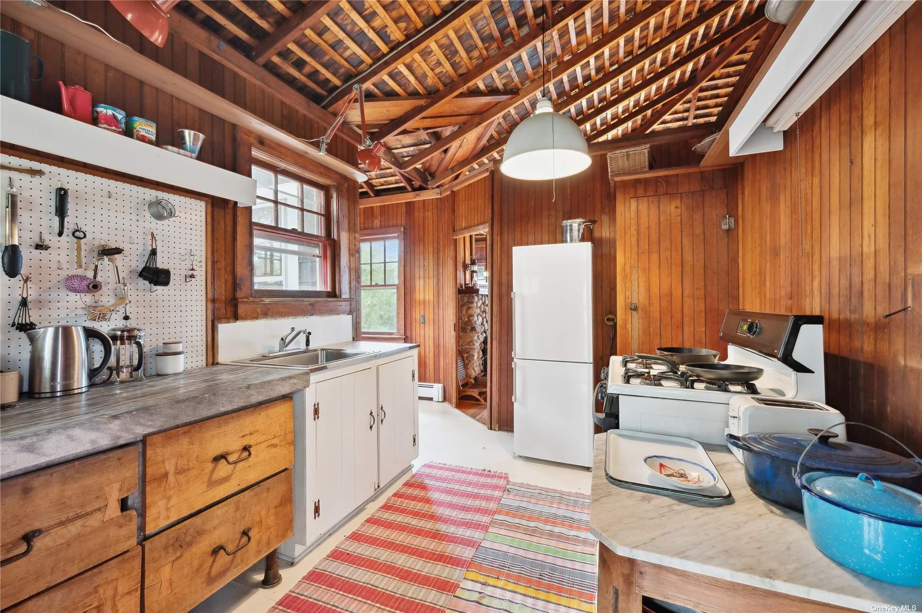 400 Diamond Lane, Peconic, NY 11958