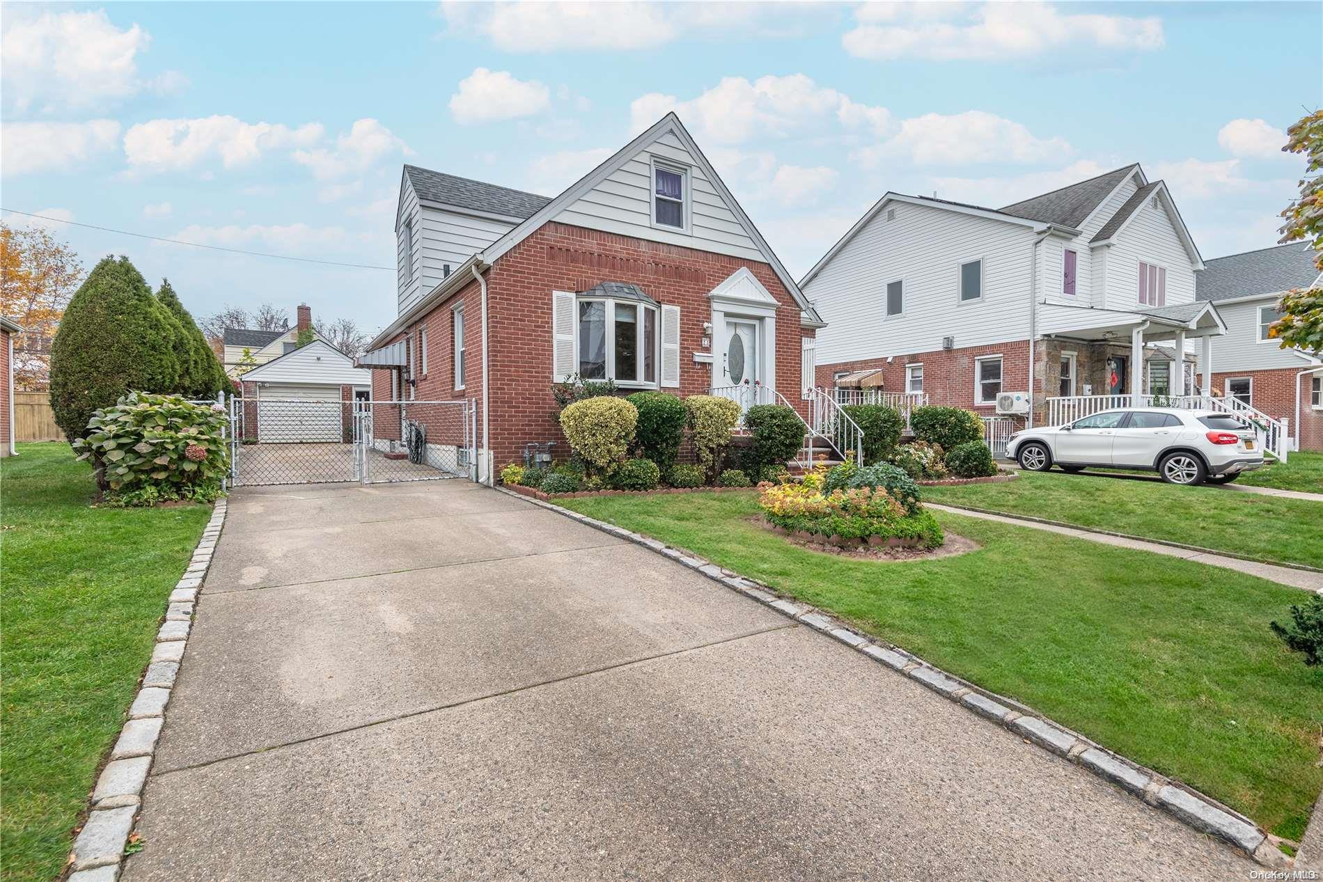 23 Evergreen Lane, New Hyde Park, NY 11040