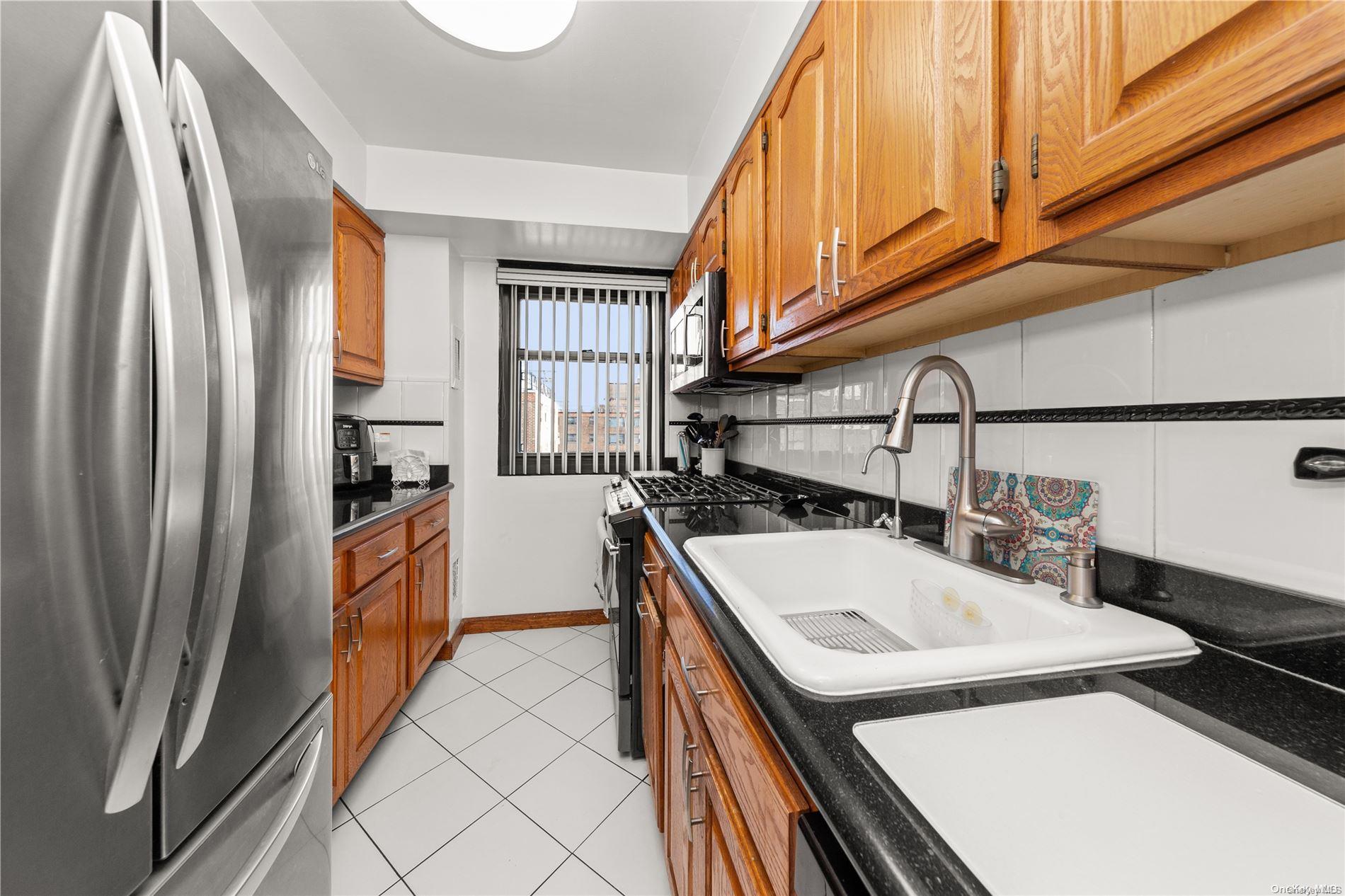 21-25 34th Avenue # 15C, Astoria, NY 11106