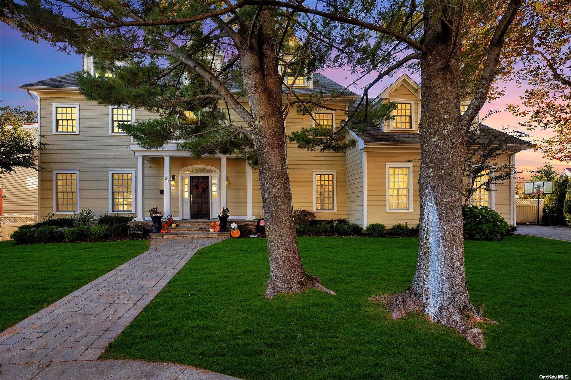 20 Adams Court, Rockville Centre, NY 11570