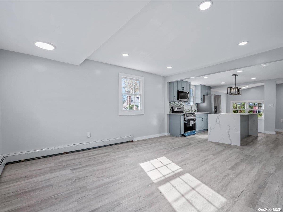 313 Baer Pl, New Hyde Park, NY 11040