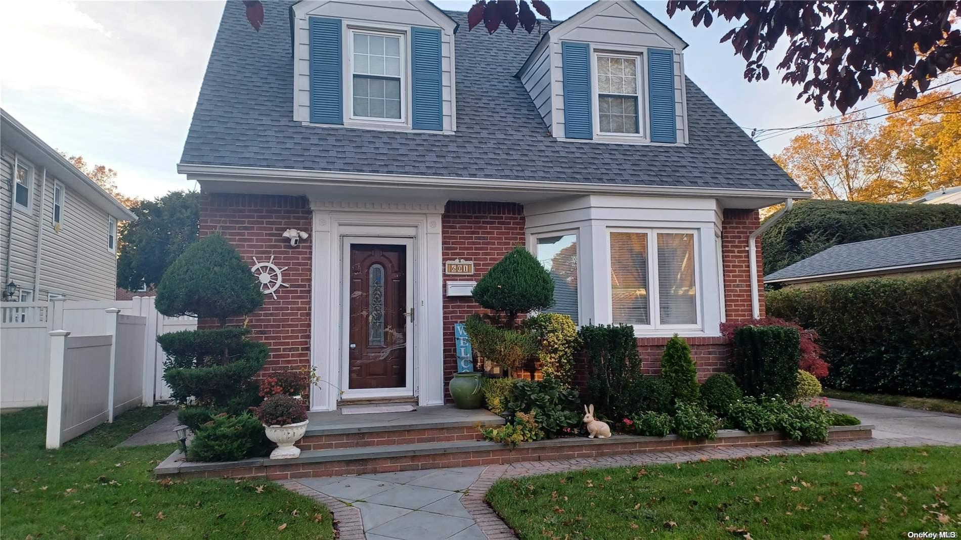 601 S 13th Street, New Hyde Park, NY 11040