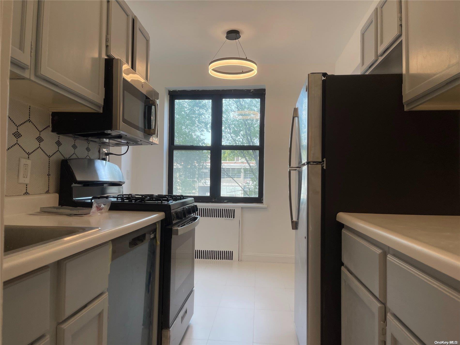 98-120 Queens Boulevard # 2H, Rego Park, NY 11374