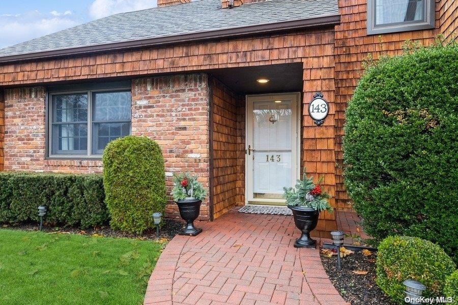 143 Baywoods Lane # 143, Bay Shore, NY 11706