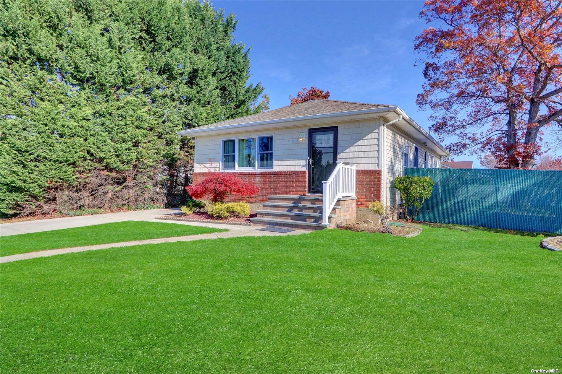 700 Franklin Avenue, Massapequa, NY 11758