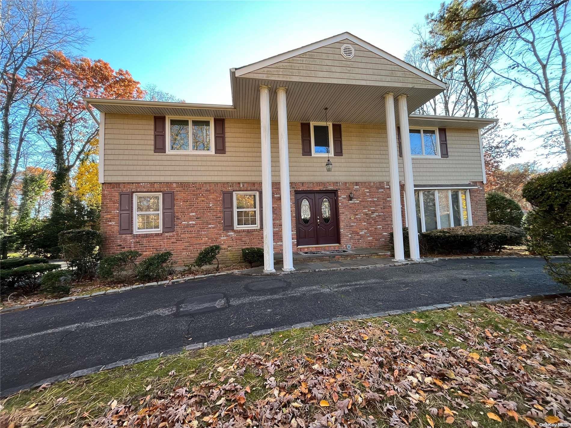 15 Old Brook Road, Dix Hills, NY 11746