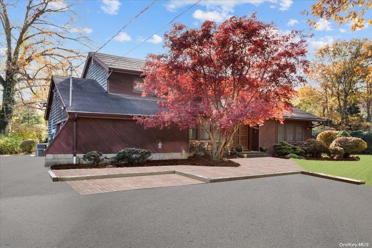 528 Vanderbilt Parkway, Dix Hills, NY 11746