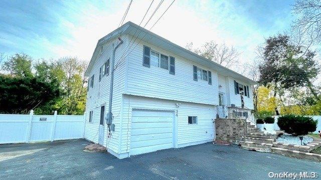 34 Laurie Road, Brentwood, NY 11717