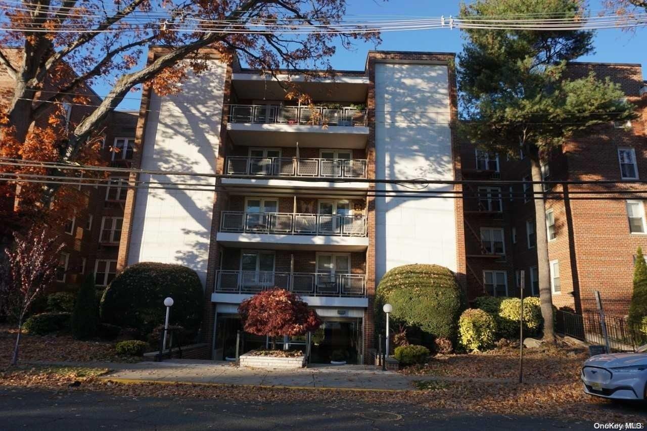 110 Brooklyn Avenue # 3-A, Freeport, NY 11520