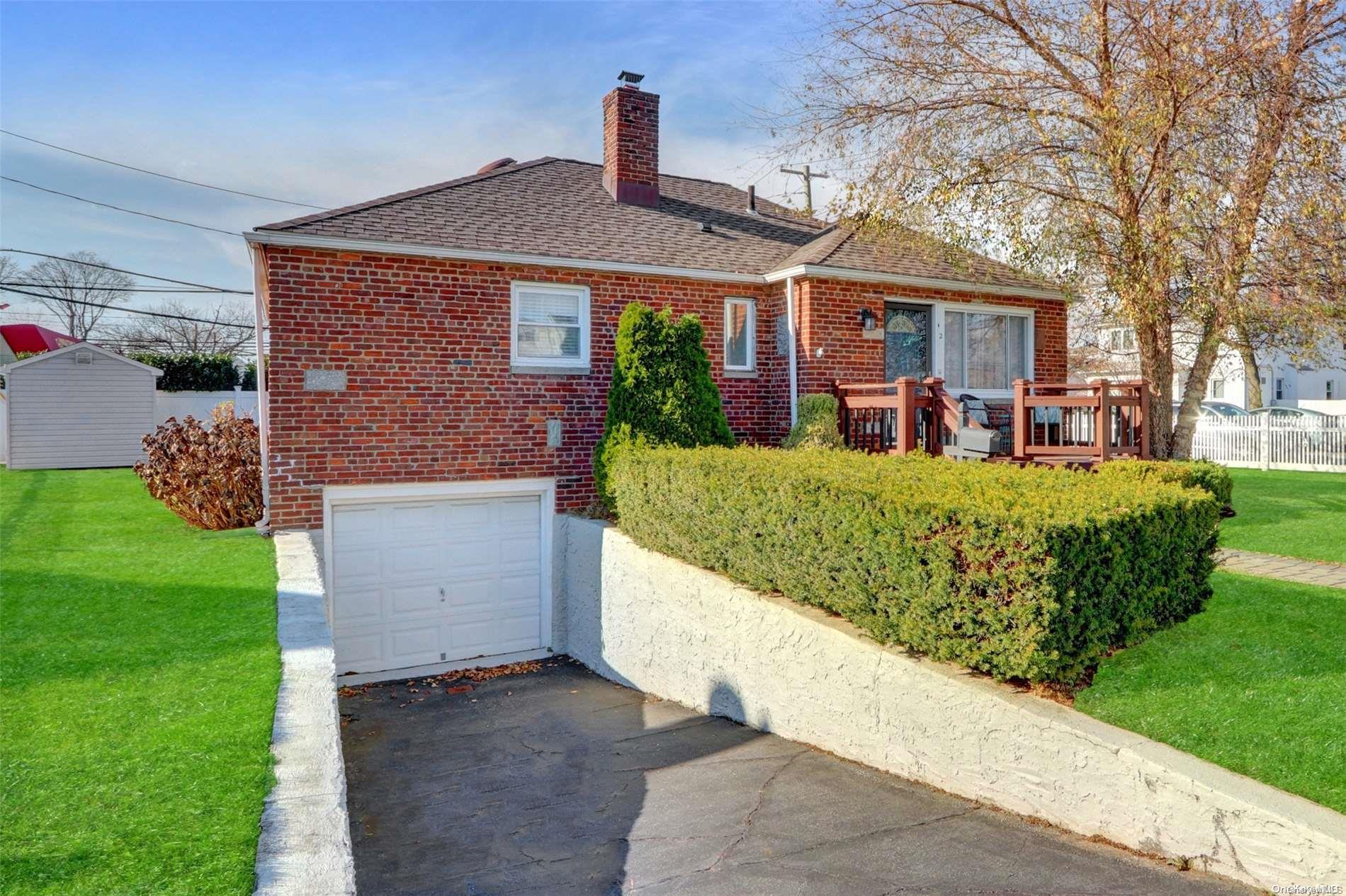 2 Berkshire Road, Bethpage, NY 11714