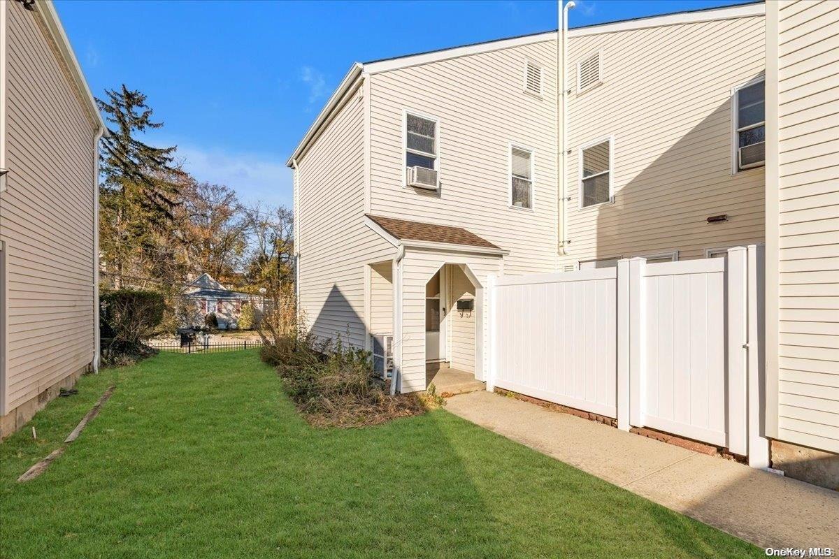 110 Lowndes Avenue # B, Huntington Station, NY 11746