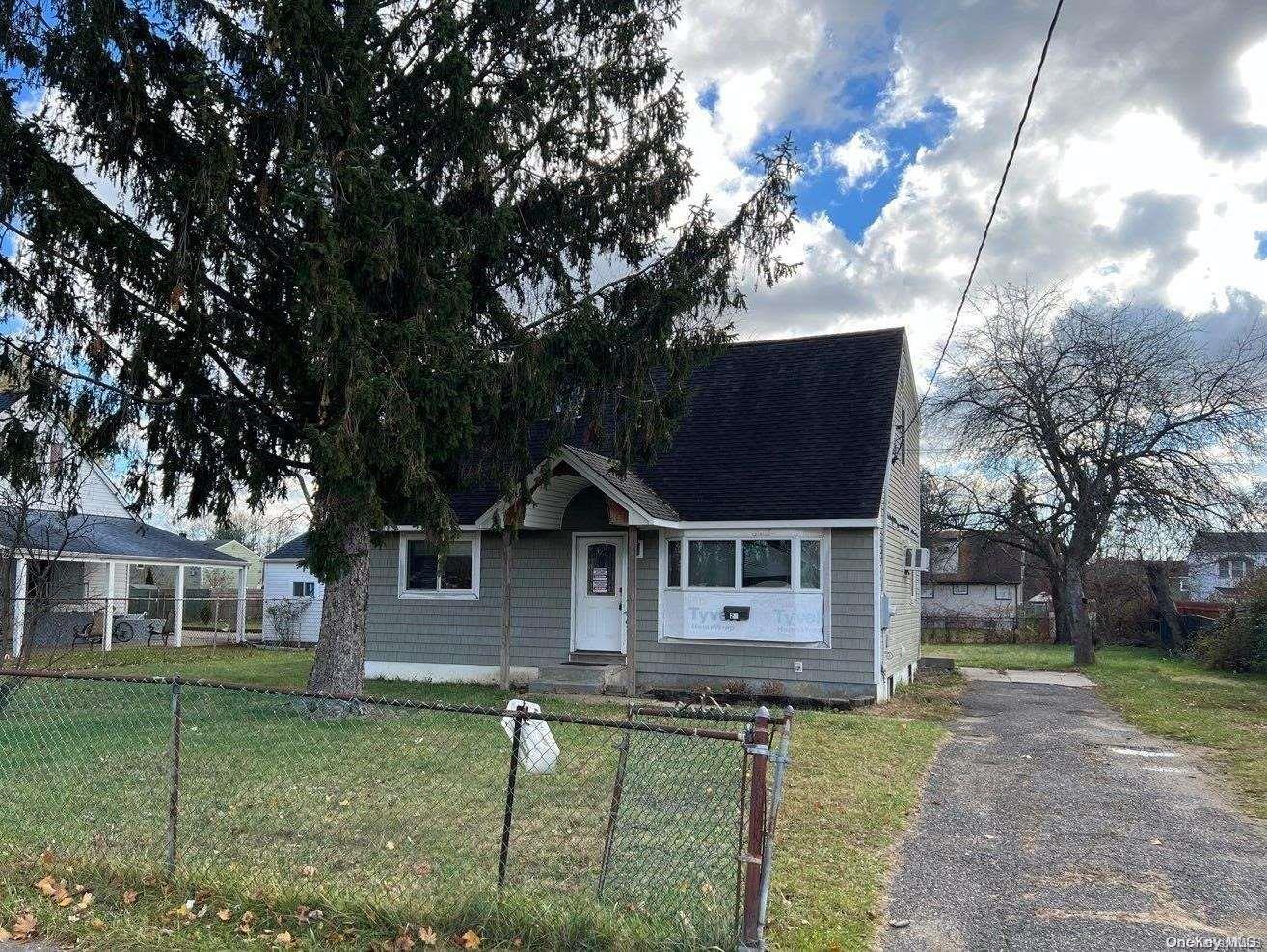 20 Montgomery Street, Brentwood, NY 11717