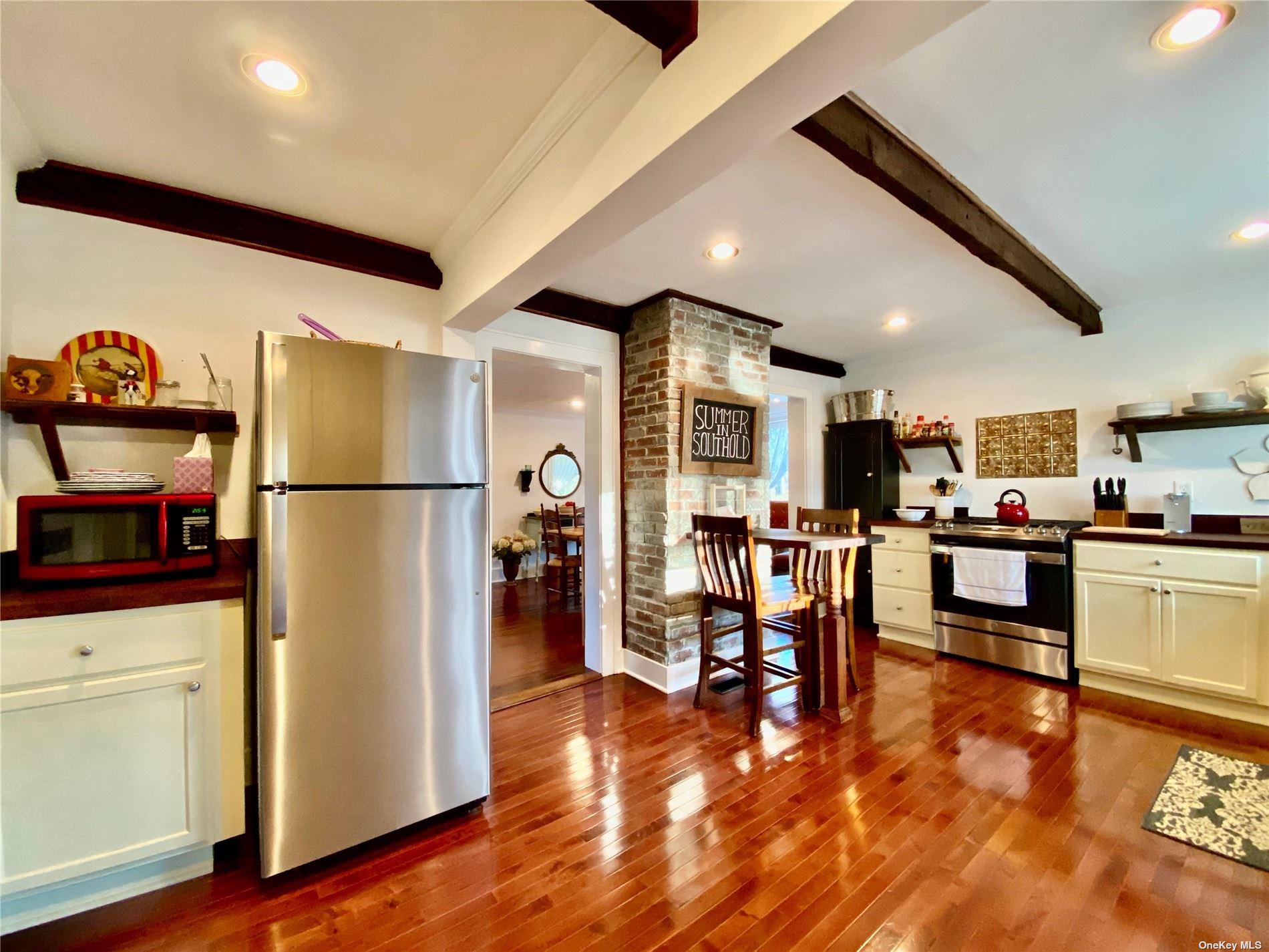 1975 Youngs Avenue, Southold, NY 11971