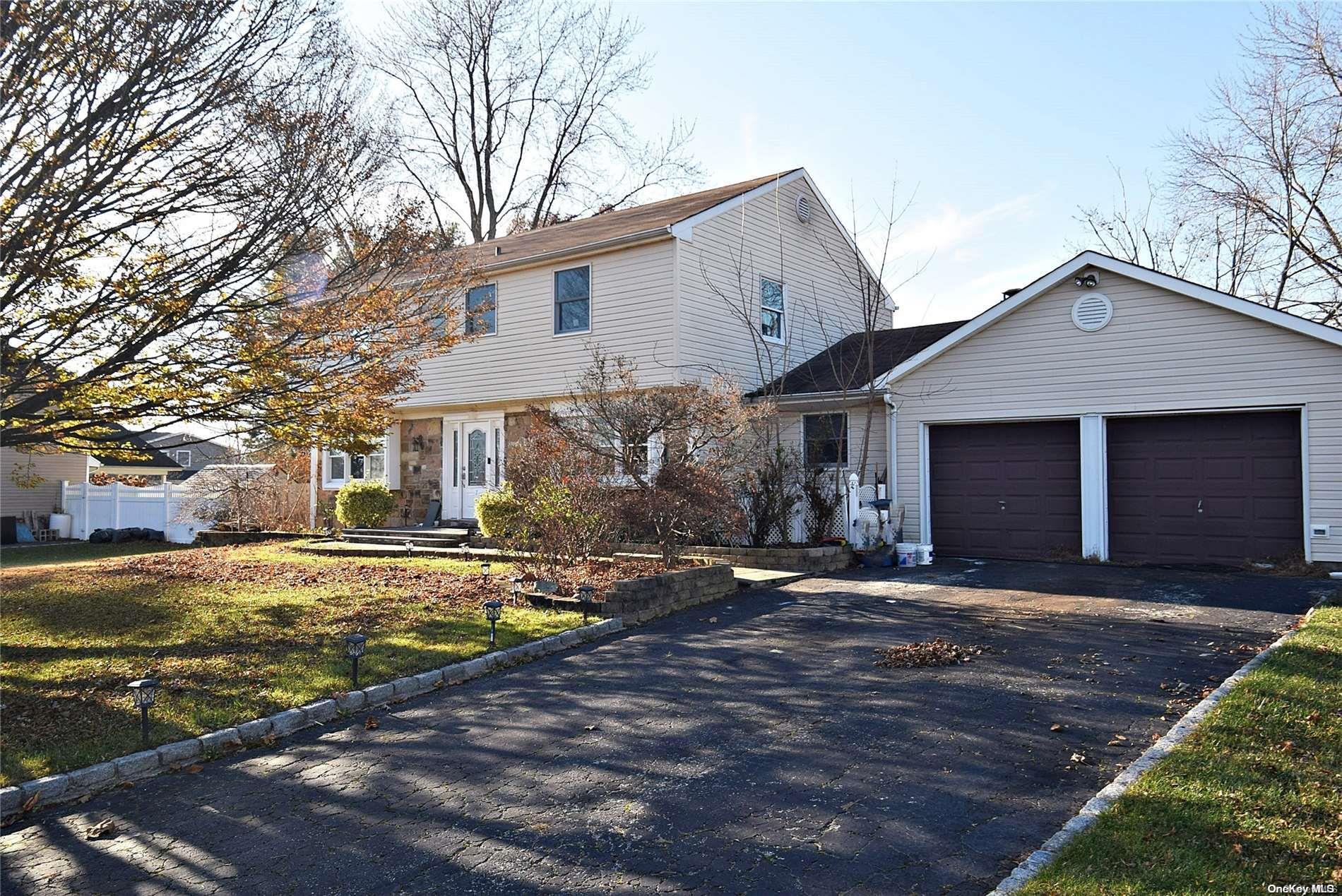 7 Thornridge Lane, South Setauket, NY 11720