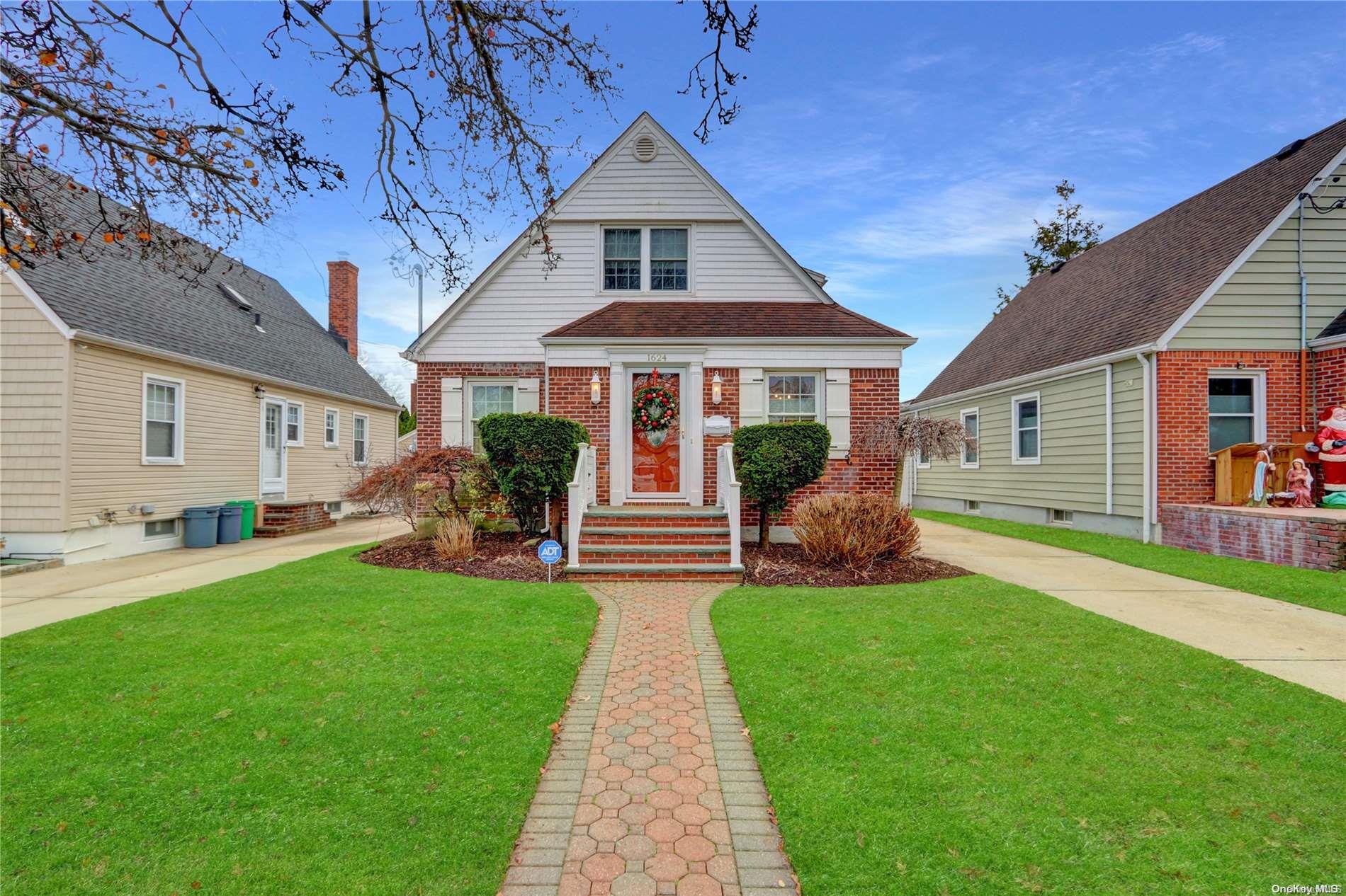 1624 Lowell Avenue, New Hyde Park, NY 11040