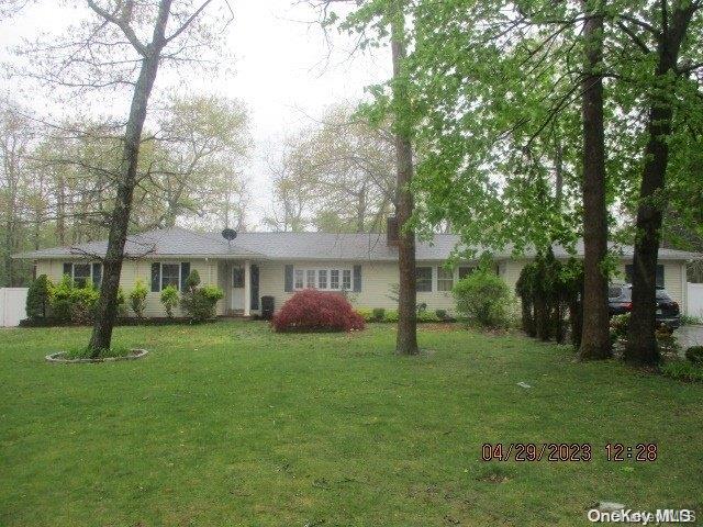 6 Tilney Avenue, Medford, NY 11763