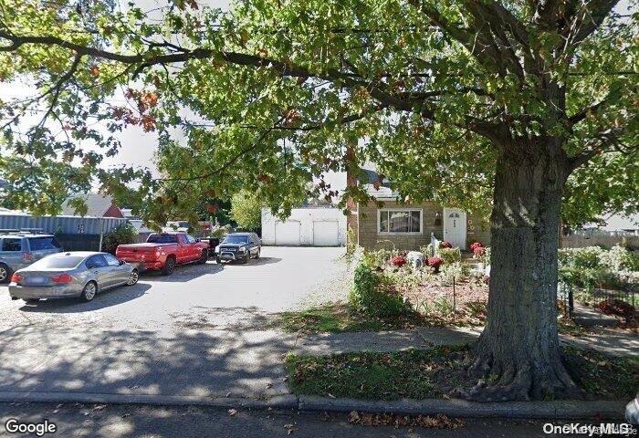 283 Oak Street, Uniondale, NY 11553