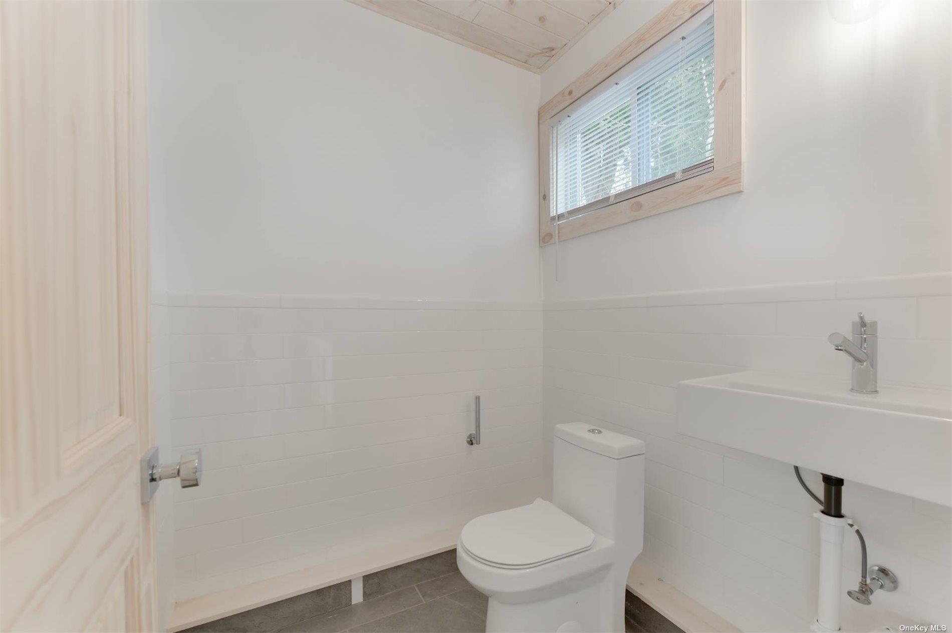 70 Powell Avenue, Southampton, NY 11968